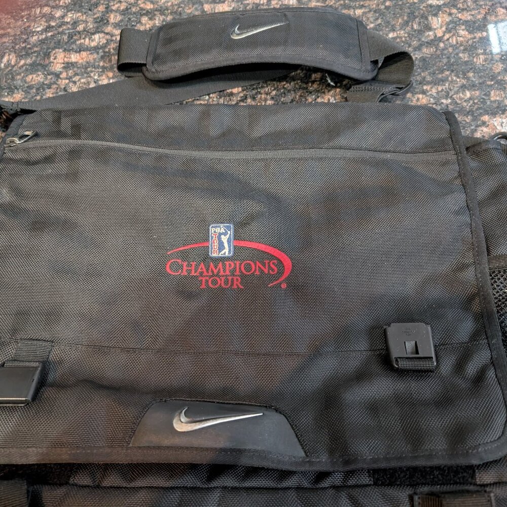 NIKE SATCHEL CARRY BAG